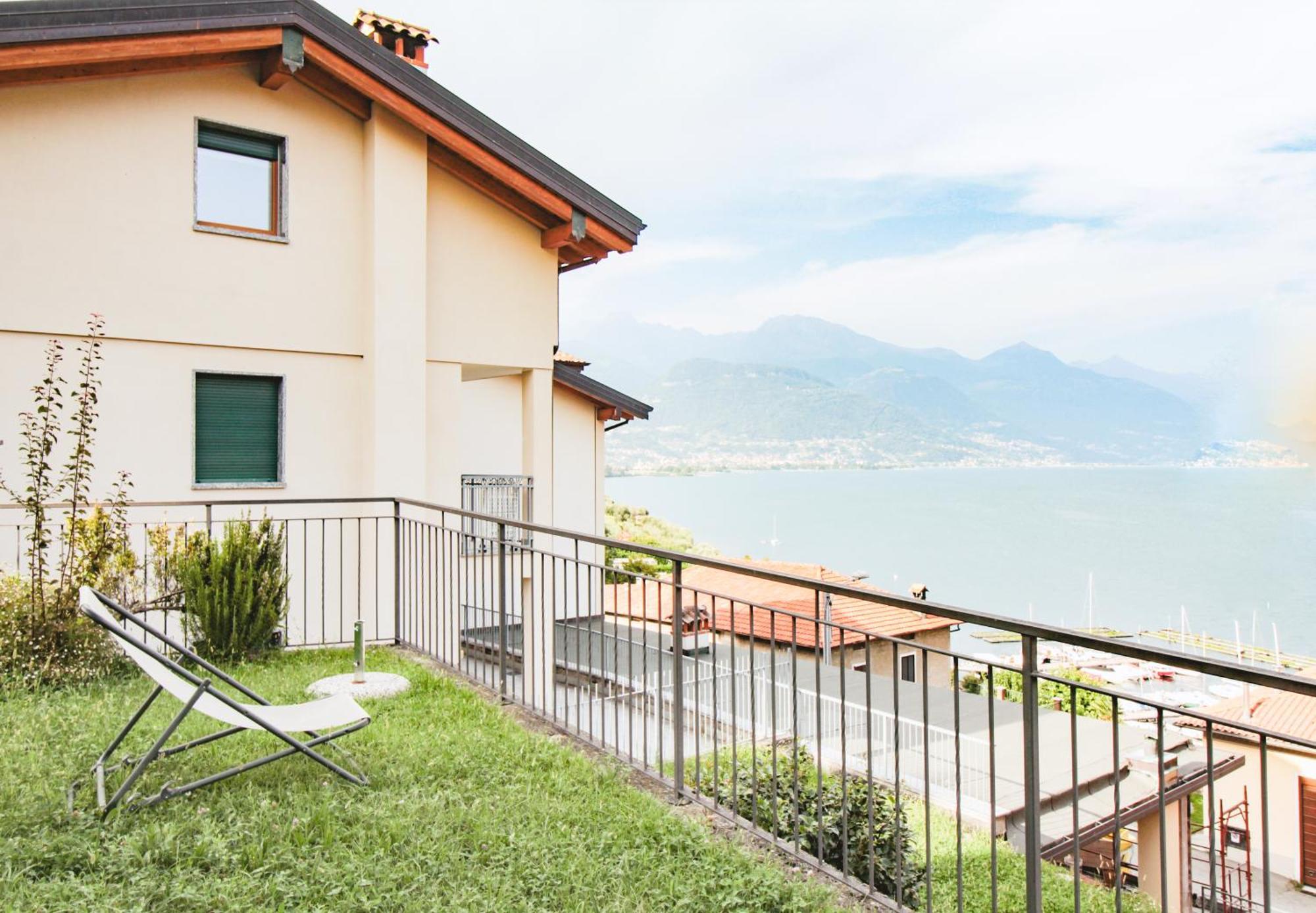 Appartamento Al Porto Pianello Del Lario Bagian luar foto
