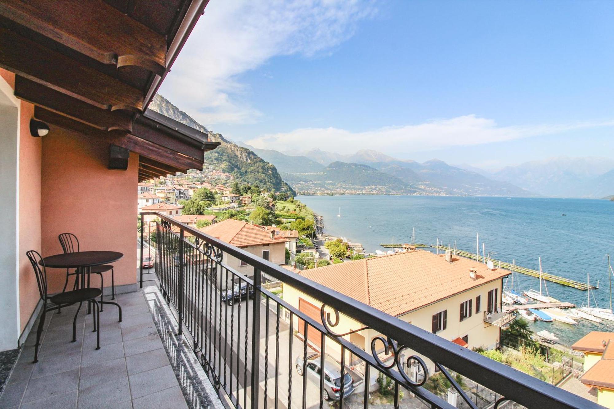 Appartamento Al Porto Pianello Del Lario Bagian luar foto