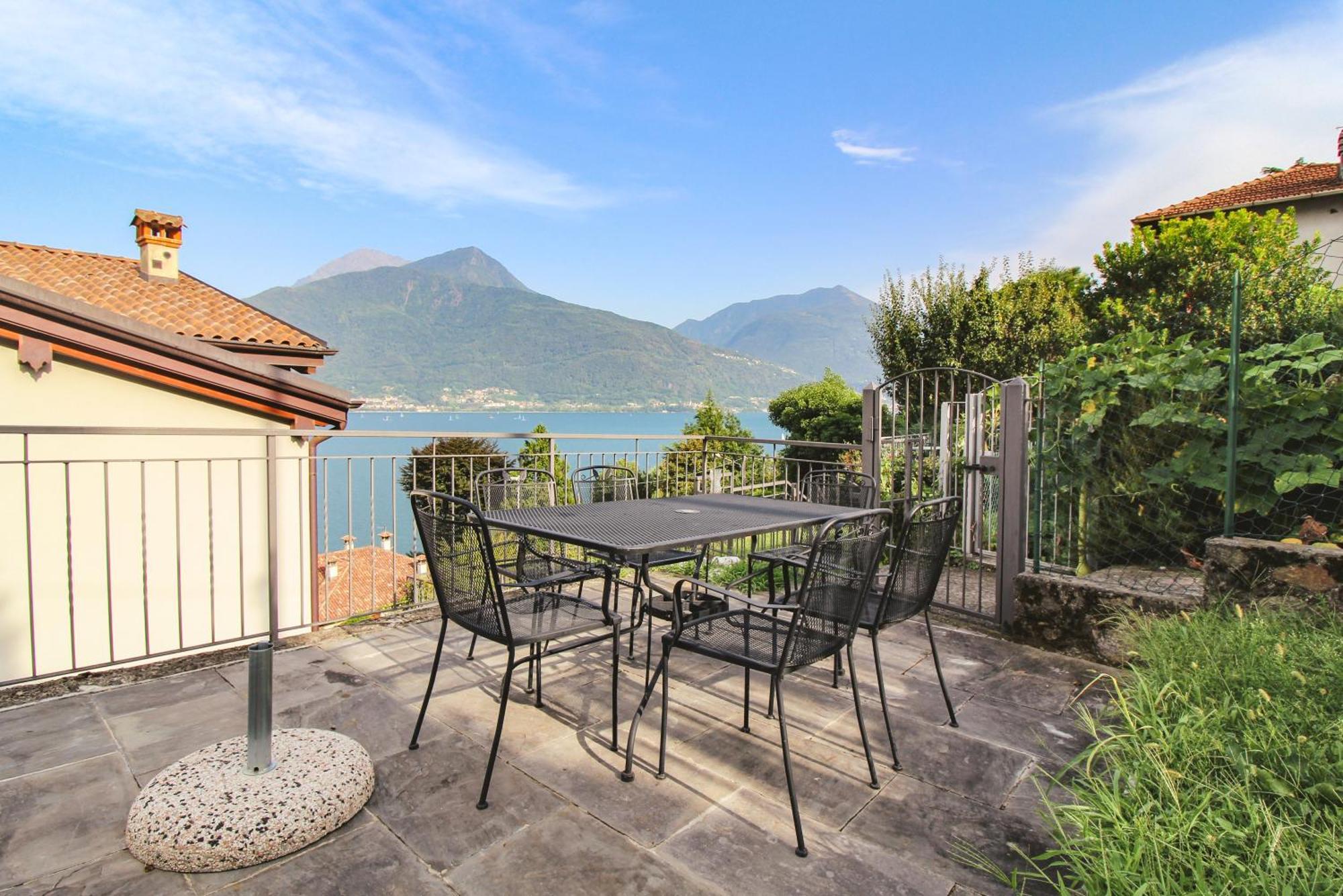 Appartamento Al Porto Pianello Del Lario Bagian luar foto