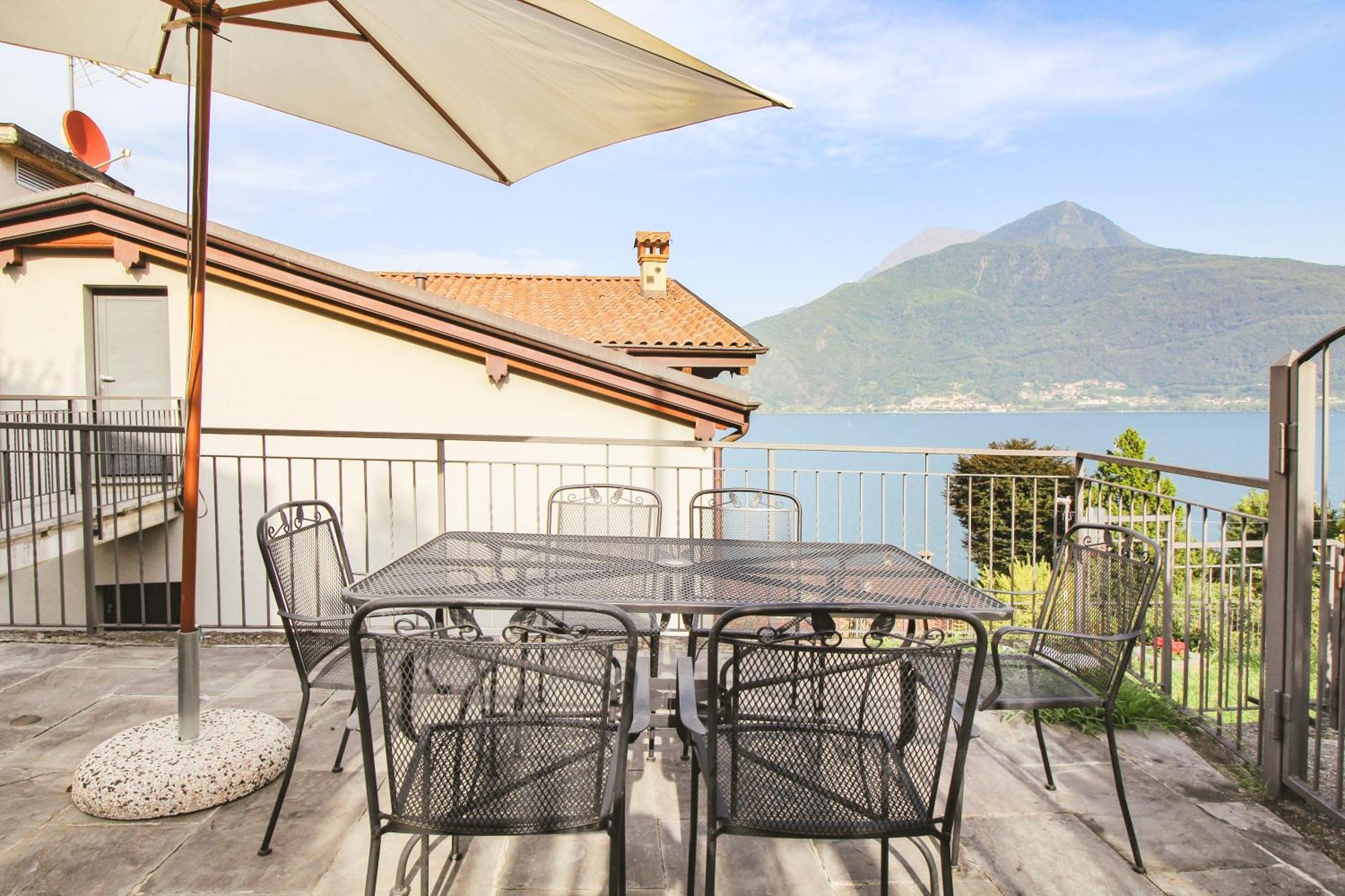Appartamento Al Porto Pianello Del Lario Bagian luar foto